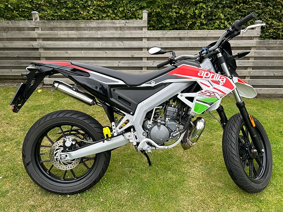Aprilia SX 50 2 of 4