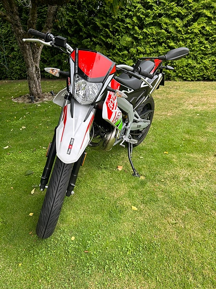 Aprilia SX 50 3 of 4