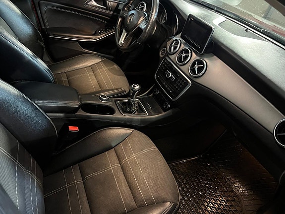 Mercedes-Benz GLA200 6 of 13