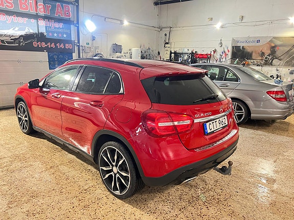 Mercedes-Benz GLA200 13 of 13