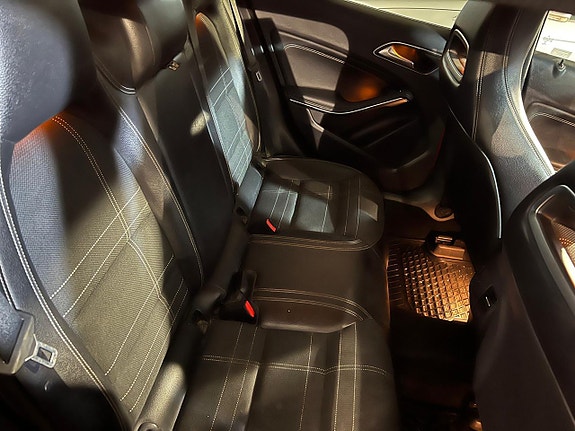 Mercedes-Benz GLA200 7 of 13