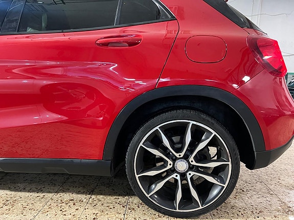 Mercedes-Benz GLA200 10 of 13
