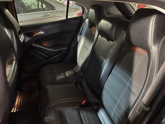 Mercedes-Benz GLA200 9 of 13