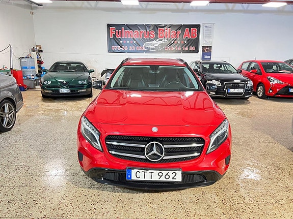 Mercedes-Benz GLA200 2 of 13