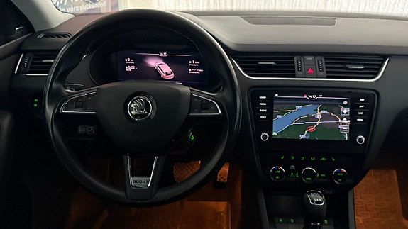 Skoda Octavia Scout 12 of 26