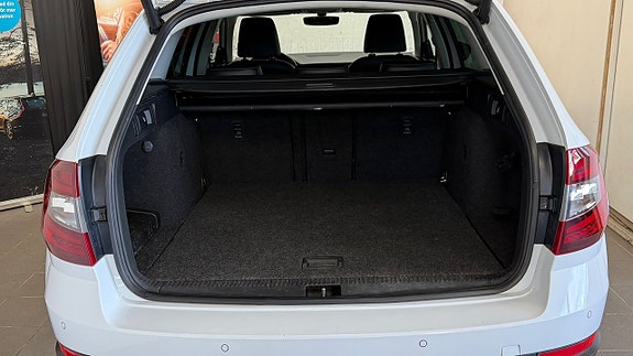 Skoda Octavia Scout 10 of 26