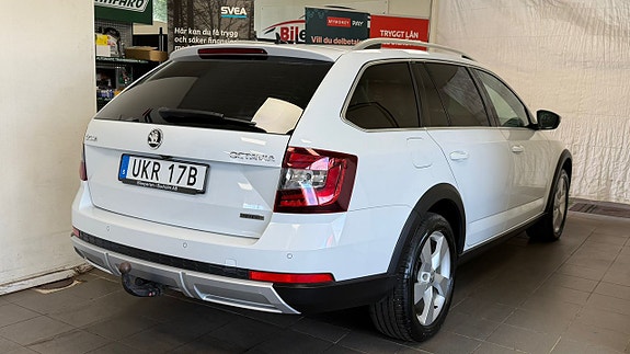 Skoda Octavia Scout 4 of 26