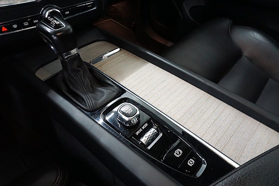 Volvo XC60 17 of 30