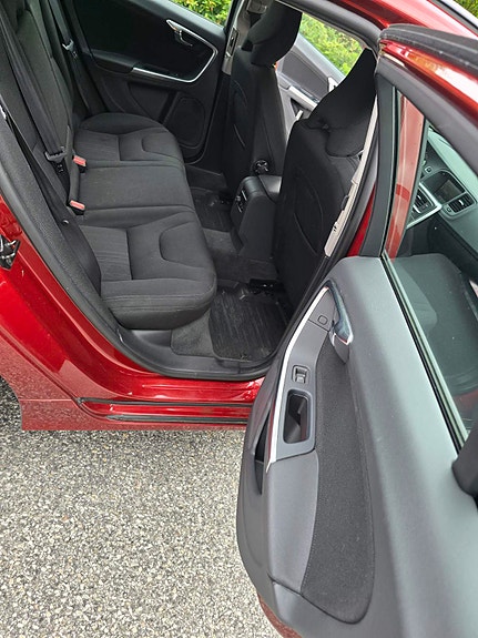 Volvo V60 13 of 27