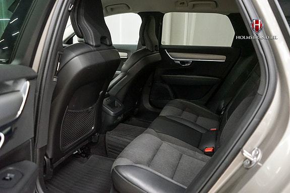 Volvo V90 Cross Country 7 of 16