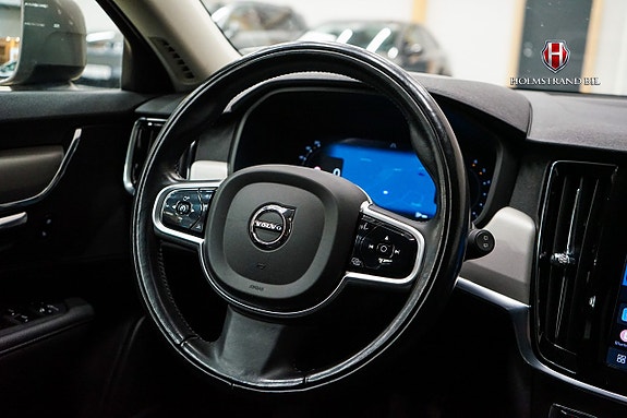 Volvo V90 Cross Country 9 of 16