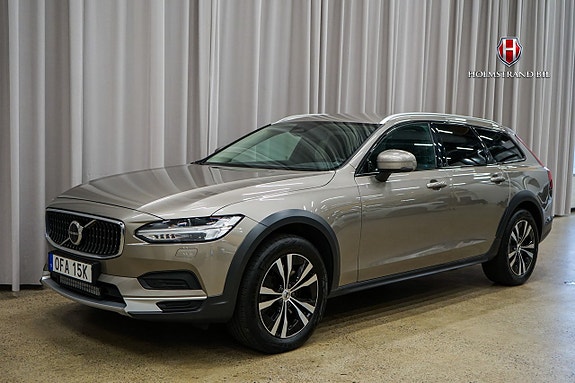 Volvo V90 Cross Country 2 of 16