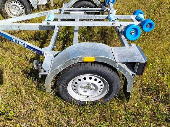 HR 442 SC, med Suzuki 50 HK 4-takt samt båtkärra TIKI 80 i mycket fint skick 9 of 12