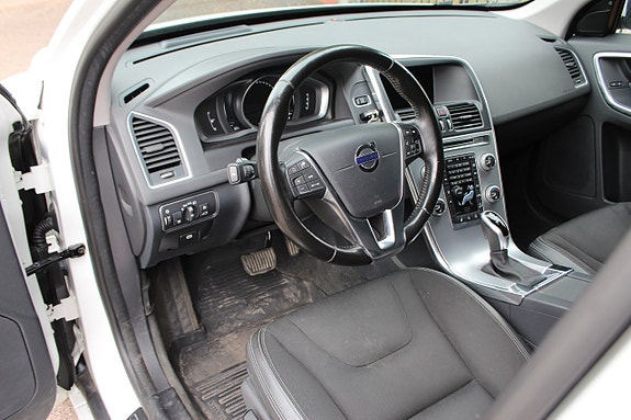 Volvo XC60 8 of 11