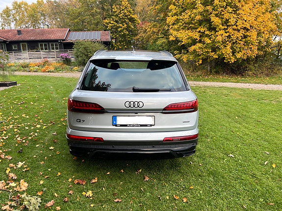 Audi Q7 2 of 4
