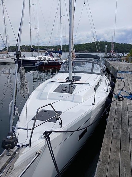 Hanse 388 2018 – välutrustad, 3 kabiner, bogpropeller, B&G 4 of 12