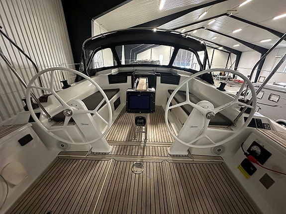 Hanse 388 2018 – välutrustad, 3 kabiner, bogpropeller, B&G 5 of 12