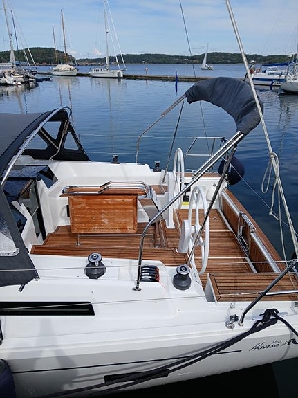 Hanse 388 2018 – välutrustad, 3 kabiner, bogpropeller, B&G 3 of 12