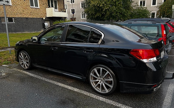 Subaru Legacy 3 of 5