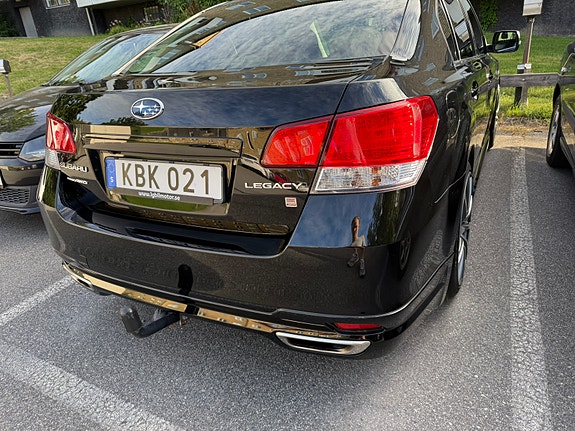 Subaru Legacy 2 of 5