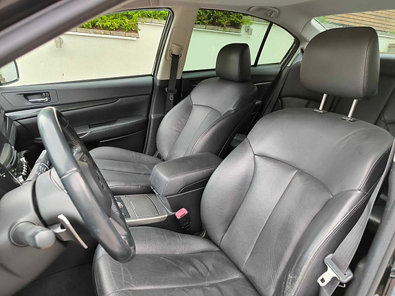 Subaru Legacy 4 of 5