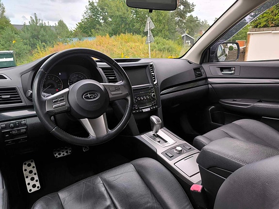Subaru Legacy 5 of 5