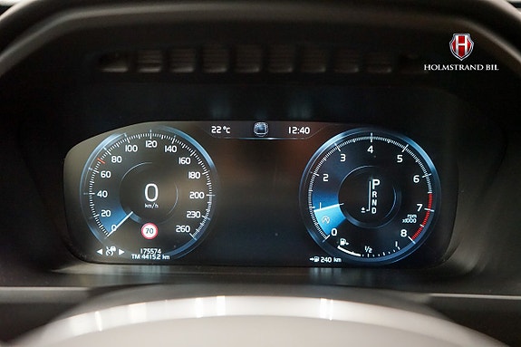 Volvo XC90 11 of 16