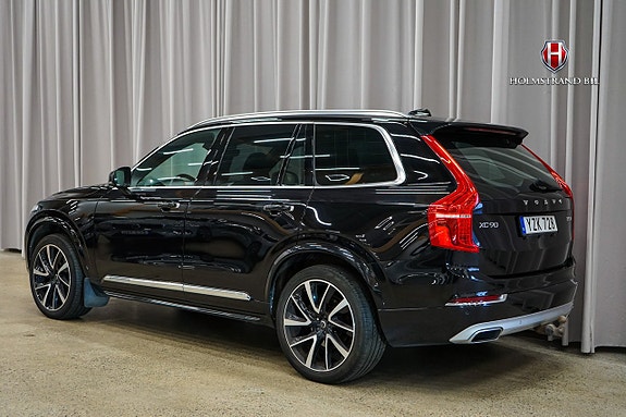 Volvo XC90 3 of 16