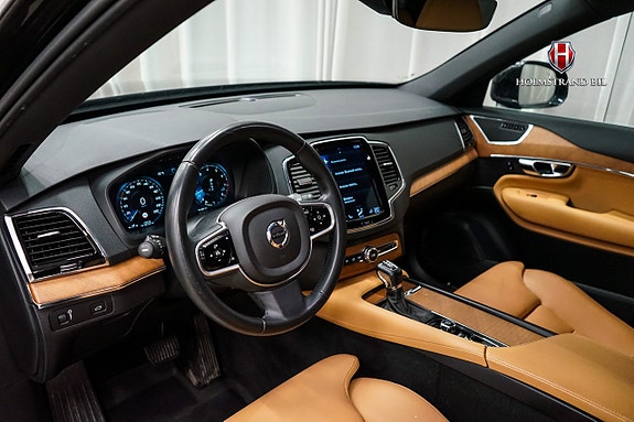 Volvo XC90 4 of 16