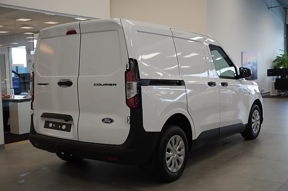 Ford Transit Courier 14 of 14