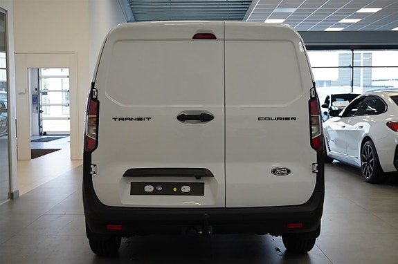 Ford Transit Courier 13 of 14