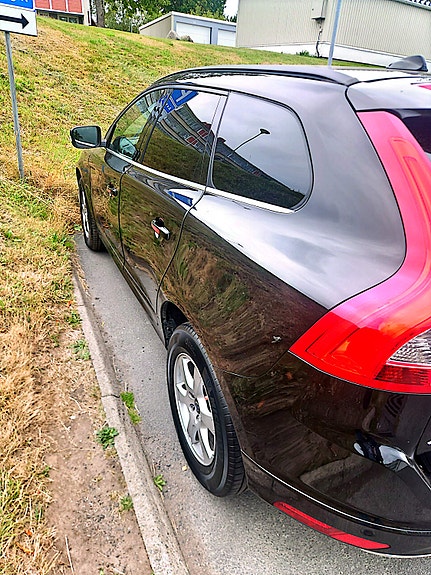 Volvo XC60 6 of 16