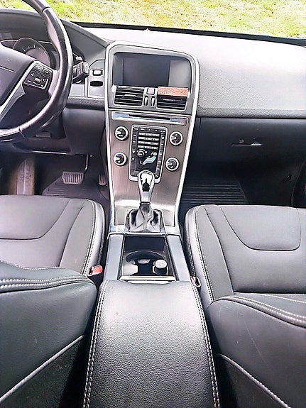 Volvo XC60 11 of 16