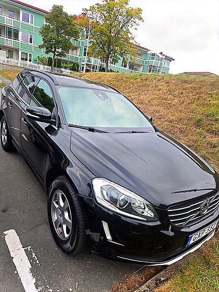 Volvo XC60 2 of 16