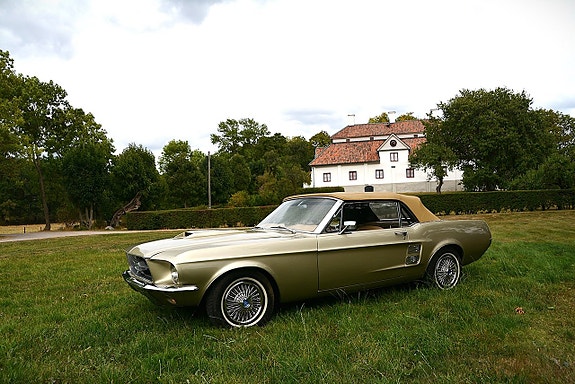 Ford Mustang 2 of 30