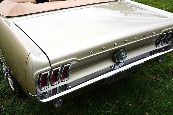Ford Mustang 16 of 30