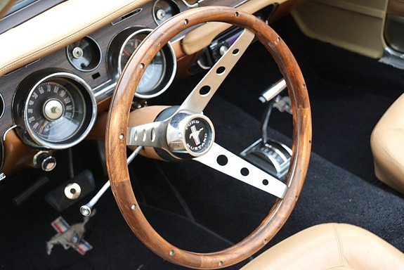 Ford Mustang 23 of 30