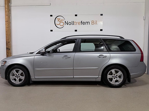 Volvo V50 2 of 21