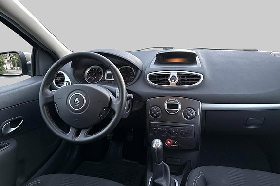 Renault Clio 13 of 18