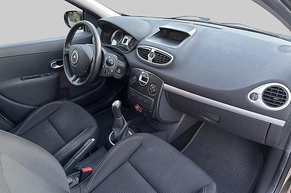 Renault Clio 12 of 18