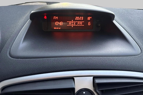 Renault Clio 18 of 18