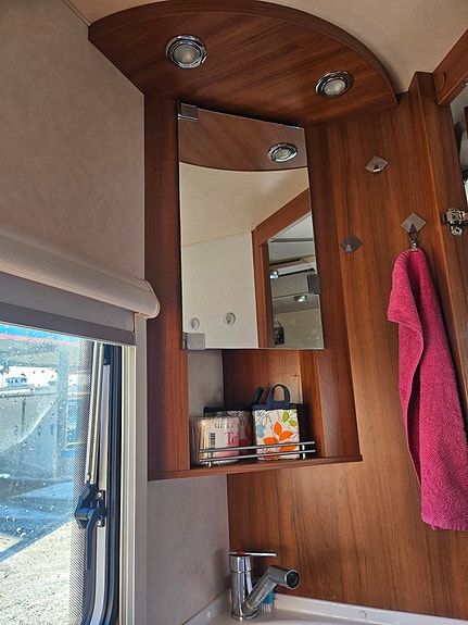 Knaus R21 22 of 27