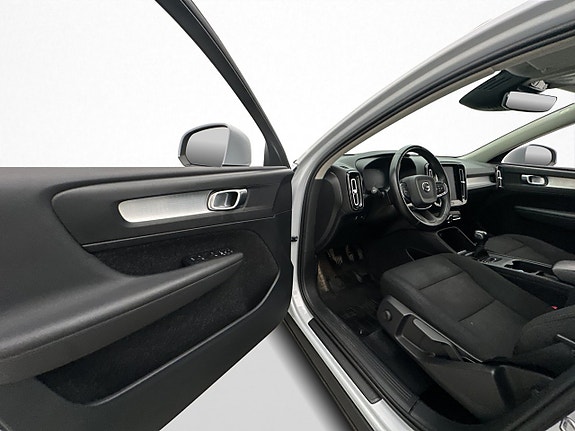 Volvo XC40 8 of 30