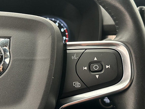 Volvo XC40 14 of 30