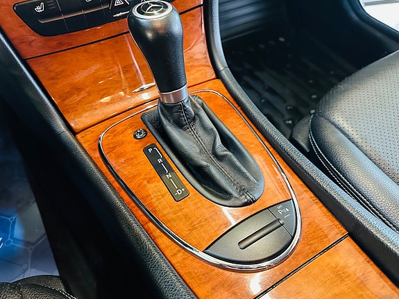Mercedes-Benz E200 20 of 23