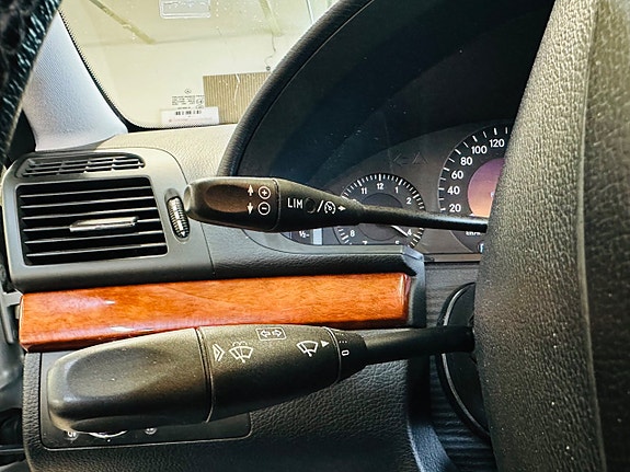 Mercedes-Benz E200 19 of 23