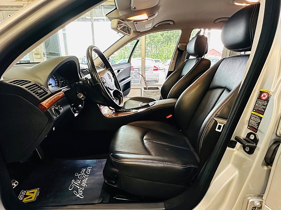 Mercedes-Benz E200 14 of 23
