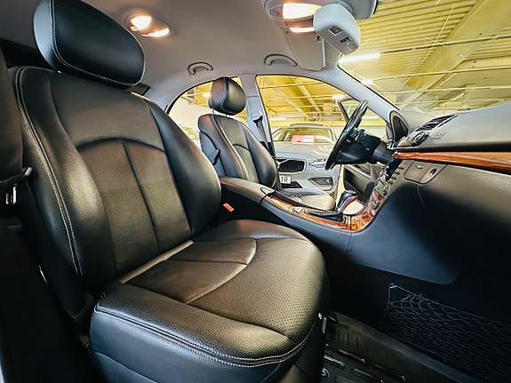 Mercedes-Benz E200 13 of 23