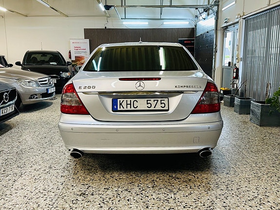 Mercedes-Benz E200 5 of 23