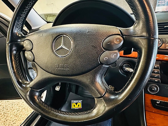 Mercedes-Benz E200 18 of 23